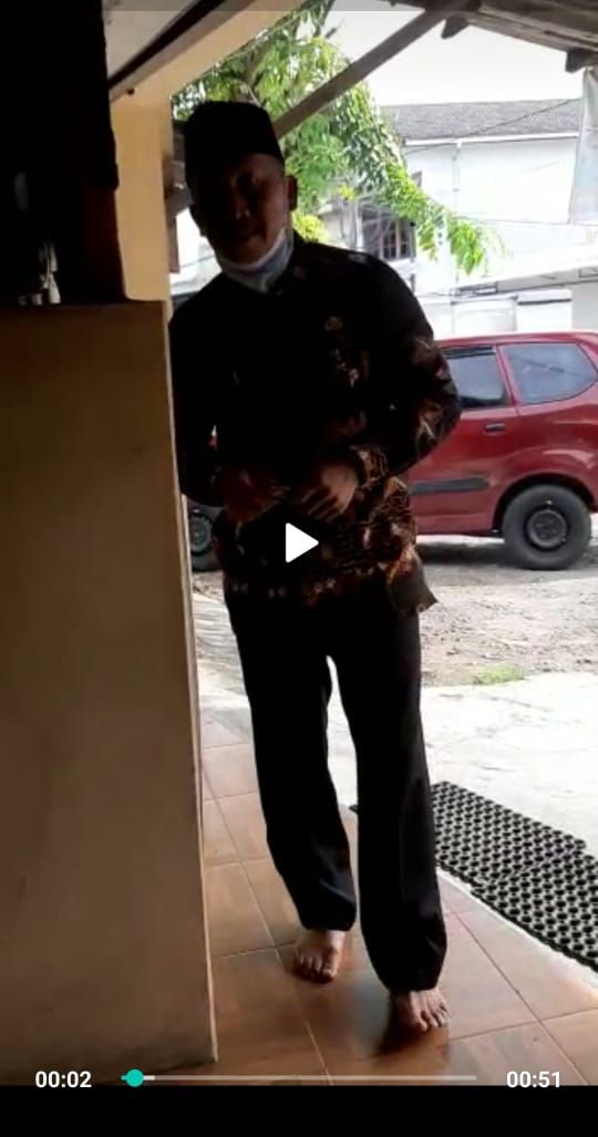 Kades di Klaten tebus sepatu di warung nasi-mi goreng.