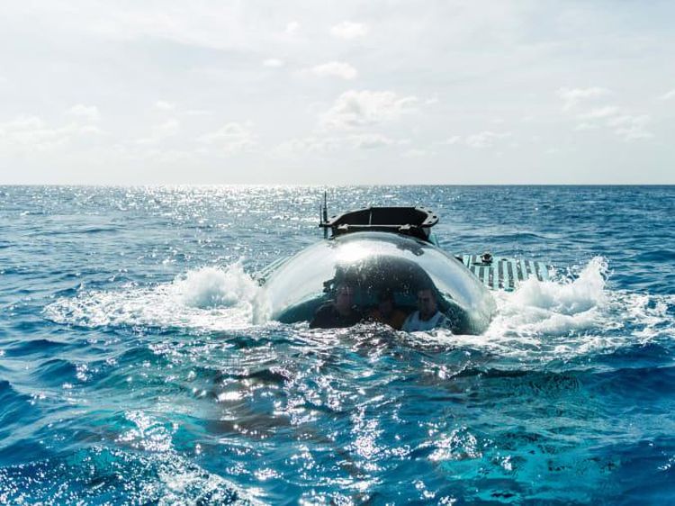 Foto: Kapal Selam Transparan, Mampu Menyelam hingga Kedalaman 1.000 Meter
