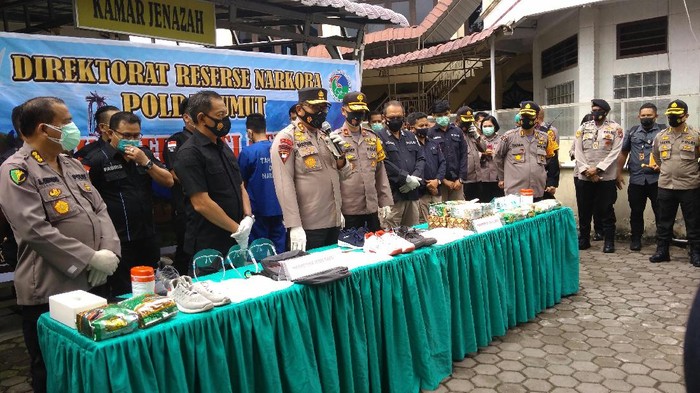 Kapolda Sumut Irjen Martuani Sormin jumpa pers soal penyelundupan sabu (Foto: Datuk Haris/detikcom)