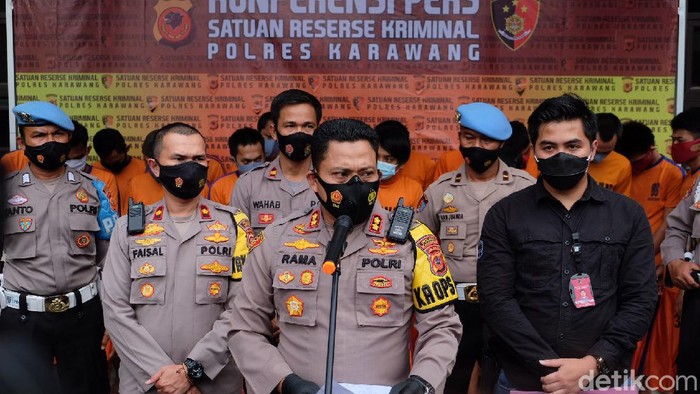 Kapolres Karawang AKBP Rama Samtama Putra