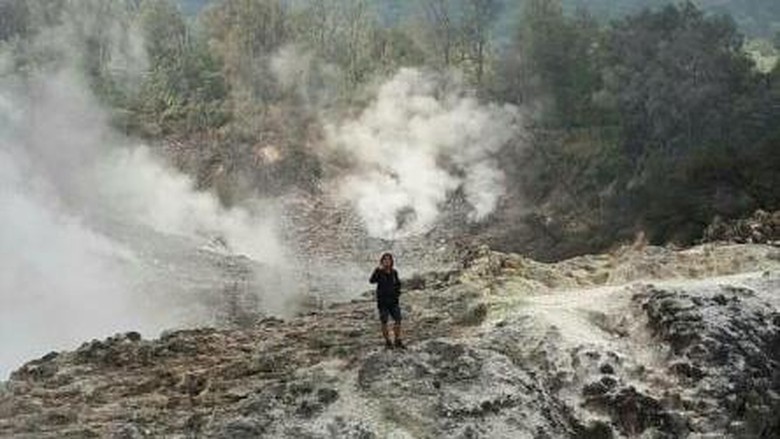 Kawah Ratu di Gunung Salak Kawah Ratu di Gunung Salak