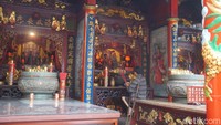 Biasanya, pada saat perayaan Cap Go Meh dan Imlek orang akan beramai-ramai datang ke vihara untuk sembahyang. 
