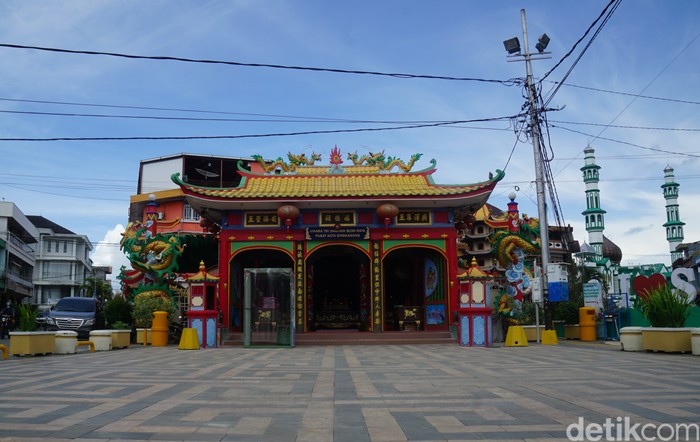 Kelenteng Tri Darma Bumi Raya Singkawang