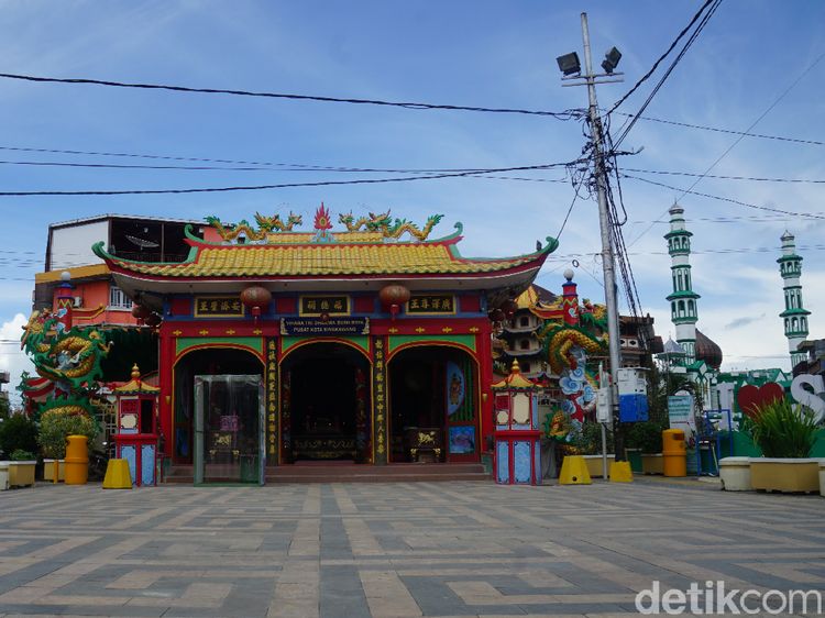 Potret Vihara Tertua dan Ikonik di Singkawang