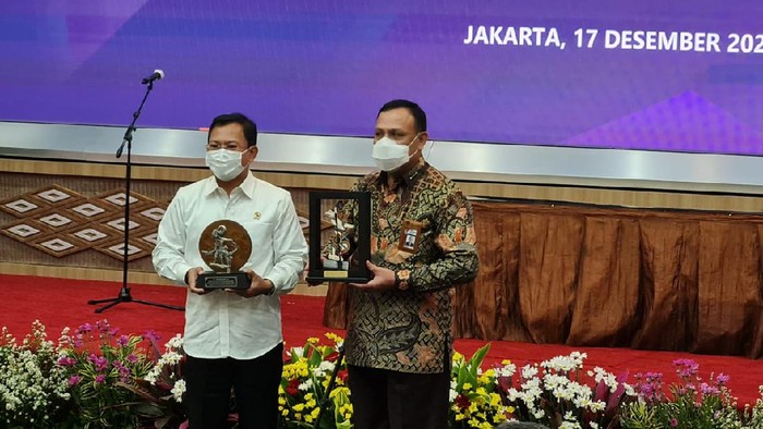 Ketua KPK Firli Bahuri dan Menkes Terawan.