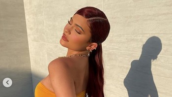 5. Kylie Jenner punya 219 pengikut. Foto: Dok. Instagram/kyliejenner
