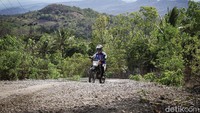Sepeda motor merupakan alat transportasi yang digunakan para mantri untuk mencapai daerah-daerah yang sulit untuk diakses. Ikuti terus jelajah detikcom bersama BRI di tapalbatas.detikcom.