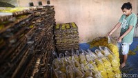 1 bal kerupuk dijual dengan harga Rp 50 ribu.