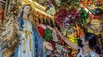 Foto: Berburu Pernak-pernik Natal di Pasar Asemka