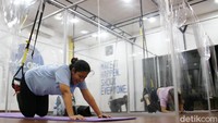 Dipopulerkan pertama kali oleh mantan tentara Amerika Serikat senam TRX dapat memberikan manfaat seperti menurunkan berat badan dan juga membentuk otot.  