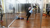 Banyak manfaat didapat dari latihan senam TRX terutama dari kekuatan otot, dan juga membakar kalori sehingga dapat membentuk tubuh menjadi langsing.  