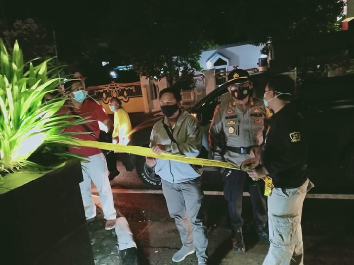 Olah TKP pengrusakan di hotel milik Wakil Bupati Pati Saiful Arifin, Minggu (13/12/2020)