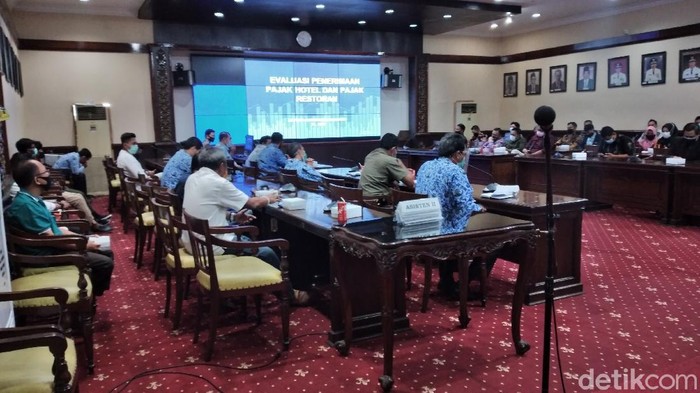 Pemkab sumenep (Ruang bupati dan sekda ditutup)