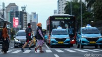 Gubernur DKI Jakarta Anies Baswedan menerbitkan Instruksi Gubernur Nomor 64 tahun 2020 tentang pelaksanaan pengendalian serta Seruan Gubernur Nomor 17 Tahun 2020 tentang pengendalian kegiatan masyarakat. 