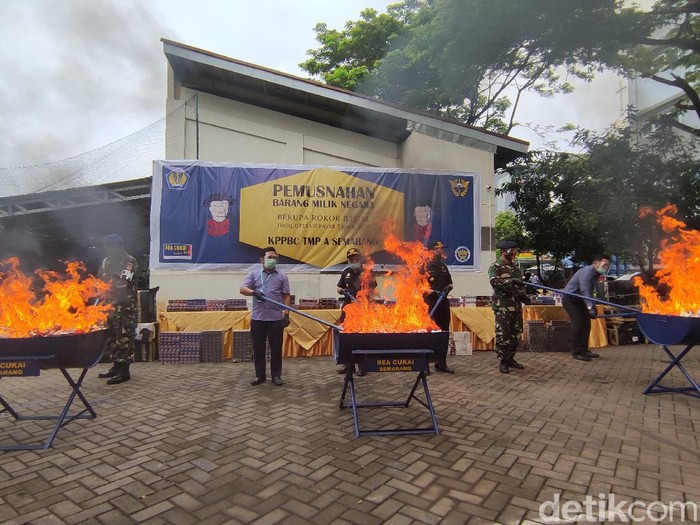 Pemusnahan barang bukti di kantor Bea Cukai Semarang, Kamis (17/12/2020).