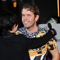 Perez Hilton Dilarikan ke RS Setelah Melukai Diri Sendiri Saat Livestreaming