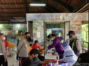 Kru Bus dan Penumpang di Terminal Bojonegoro Dites Urine dan Rapid Test