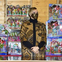 Penampilan terbarunya cukup membuat publik terkejut. Sebab Putri Charlene biasa tampil di publik dengan rambut pirang bergaya bob atau disanggul sederhana. Foto: Getty Images