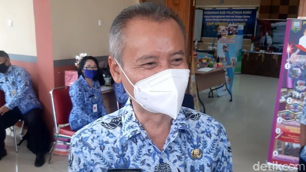 Kepala Disdikbudpora Kabupaten Semarang Sukaton Purtomo