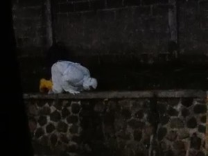 Viral Video Tenaga Kesehatan Salat di Trotoar Rumah Sakit Tasikmalaya