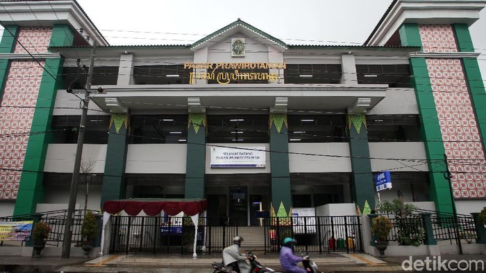 Wajah Baru Pasar Prawirotaman Wajah baru bangunan pasar Prawirotaman yang telah direvitalisasi, Yogyakarta, Kamis (17/12/2020). Terdiri dari empat lantai tersebut sudah mulai dipakai untuk berdagang kembali sejak 16 Desember 2020.