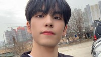 Dengan jumlah pengikut 1.1 juta di Instagram-nya, Wonpil DAY6 menikmati momen berbagi cerita bersama para penggemar. (Foto: dok. Instagram @kimwon.pil) 