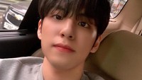 Beberapa foto lain juga tampak diunggah Wonpil ke Instagram seperti foto bunga sakura dan pemandangan langit. (Foto: dok. Instagram @kimwon.pil) 