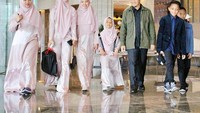 Informasi terakhir dari Ustaz Yusuf Mansur, dirinya sudah membaik. Namun pernapasannya belum kembali normal. (Foto: dok. Instagram Yusuf Mansur) 