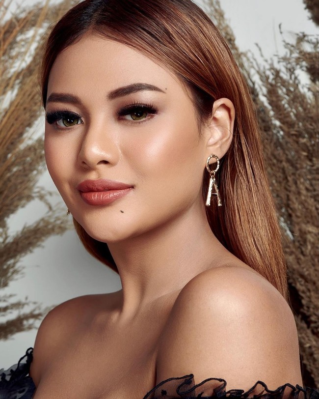 Dengan makeup yang on-point, Aurel sukses membuat netizen terpukau. Cantik banget, komentar seorang netizen di Instagram fotografer. (Foto: Instagram/@novianapramushintaq)