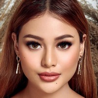 Inilah penampilan Aurel Hermansyah di pemotretan terbaru bersama fotografer Noviana Pramushinta. Perempuan 22 tahun ini dipotret dalam balutan dress hitam strapless. (Foto: Instagram/@novianapramushinta)