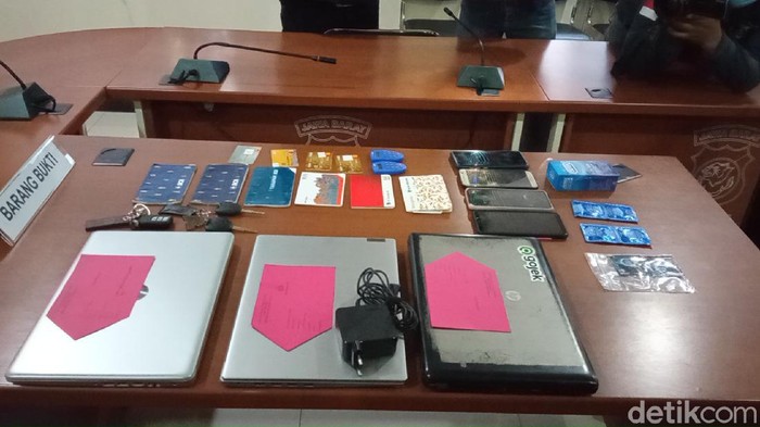Barang Bukti Prostitusi Artis TA