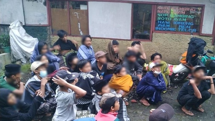 Belasan santri di Cianjur diamankan diduga hendak ke Jakarta ikut aksi 1812.