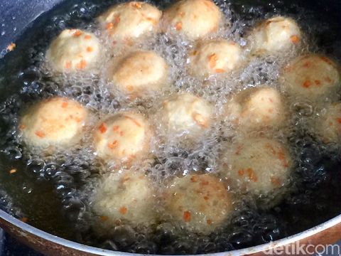 Bola-bola Ayam Goreng