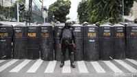 Seperti diketahui, petugas gabungan telah membubarkan massa aksi 1812 yang sebelumnya menggelar aksi di kawasan Patung Kuda, Jakarta.