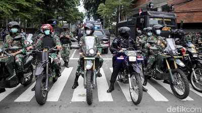 Bubarkan Massa Aksi 1812, Polisi-TNI Sisir Kawasan Sabang