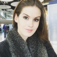 Wanita asal Inggris yang pernah menjadi Miss England 2014 tersebut adalah bagian dari tim Universitas Oxford yang meneliti dan mengembangkan vaksin COVID-19. Foto: Instagram @carina_tyrrell_official