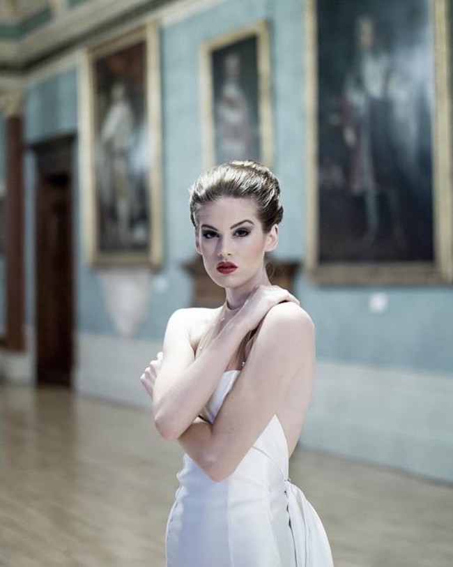 Wanita 31 tahun itu pun pernah bekerja dengan WHO dalam meriset pandemi ini ketika virus COVID-19 baru muncul. Foto: Instagram @carina_tyrrell_official