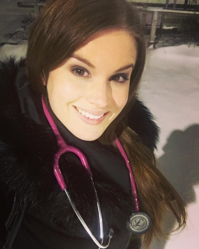 Tak heran memang jika Carina bisa menjadi bagian dari tim pembuat vaksin Corona. Sejak kecil ia sudah punya cita-cita besar yakni mengatasi masalah kesehatan dunia, seperti malaria. Foto: Instagram @carina_tyrrell_official