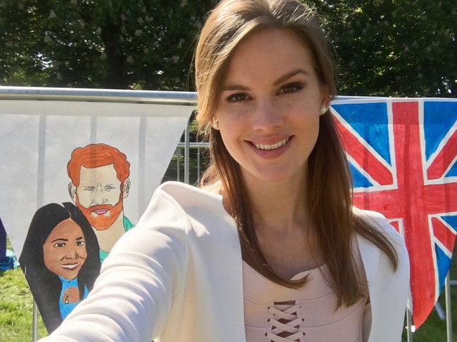 Wanita cantik itu mulai melirik dunia kontes kecantikan ketika menang fashion show di kampusnya. Tak lama setelah itu, Carina mengikuti ajang Miss England dan sukses dimahkotai sebagai pemenang. Foto: Instagram @carina_tyrrell_official