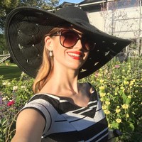 Juara empat Miss World 2014 itu mengaku tidak menyangka bisa menjadi bagian dari sesuatu yang sangat penting dalam mengatasi musuh dunia saat ini. Meski sibuk dokter tersebut ternyata masih berusaha untuk mendukung dunia pageant.  Foto: Instagram @carina_tyrrell_official