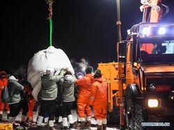 Momen Pendaratan Wahana China Bawa Tanah dari Bulan