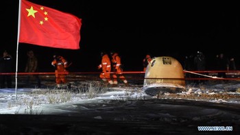 Momen ini menandakan pertama kalinya China membawa pulang sampel dari Bulan. Foto: Xinhua/Ren Junchuan