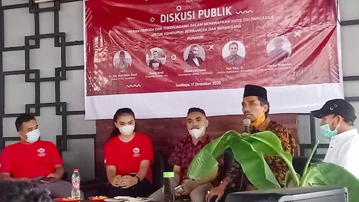 Diskusi Peran Pemuda dalam Menerapkan Ideologi Pancasila Diskusi membahas peran pemuda dan tokoh agama dalam menerapkan ideologi pancasila digelar di Surabaya. Sejumlah tokoh hadir.