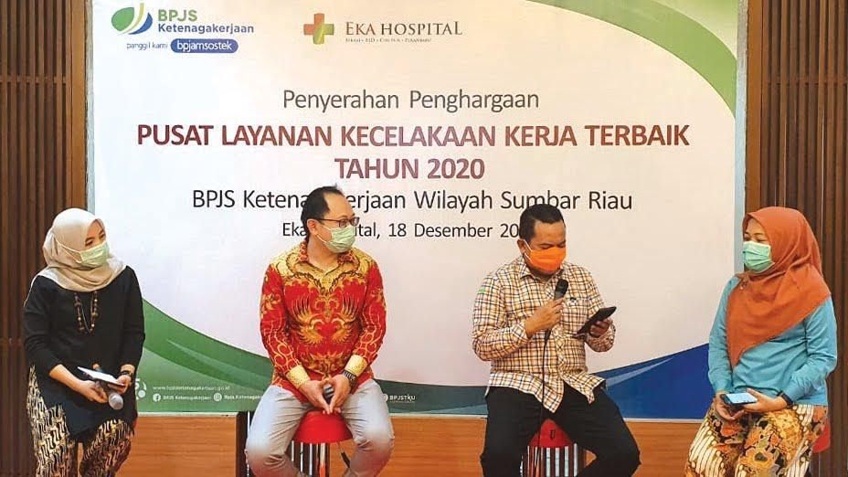 Eka Hospital meraih penghargaan sebagai Rumah Sakit Terbaik dalam pelayanan BPJS Ketenagakerjaan se- Sumatra Bagian Tengah (Sumbar, Riau dan Kepulauan Riau).