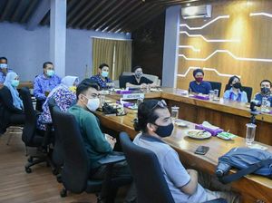Gaungkan English Massive, Kota Kediri Dan Mr D Launching Web Series