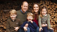 Putri Charlotte disebut memiliki kekayaan yang diperkirakan mencapai US$ 4 miliar atau sekitar Rp 56 triliun. Putri Charlotte sendiri masih berusia enam tahun, namun hartanya sangat mengesankan. Matt Porteous/The Duke and Duchess of Cambridge/Kensington Palace via AP.