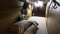 Hotel kapsul yang berada di kawasan Tokyo itu mengubah konsep usaha mereka yang pada awalnya merupakan tempat penginapan menjadi coworking space akibat terdampak pandemi COVID-19.