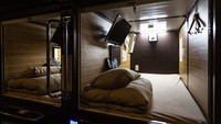 Bentuk kamar yang sebelumnya tersusun atas bawah itu pun dirombak sedemikian rupa untuk dijadikan ruangan coworking space.