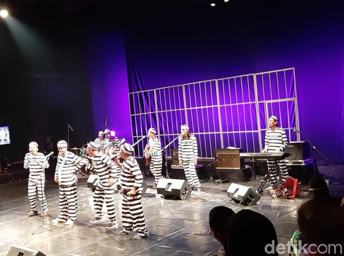 Grup musik humor asal Solo Pecas Ndahe