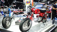 Pun demikian dengan Monkey MS-06S. Motor berkapasitas mesin 125 cc itu dibalut warna merah yang disesuaikan dari karakter MS-06S Zaku II. Foto: Ap Honda Thailand
